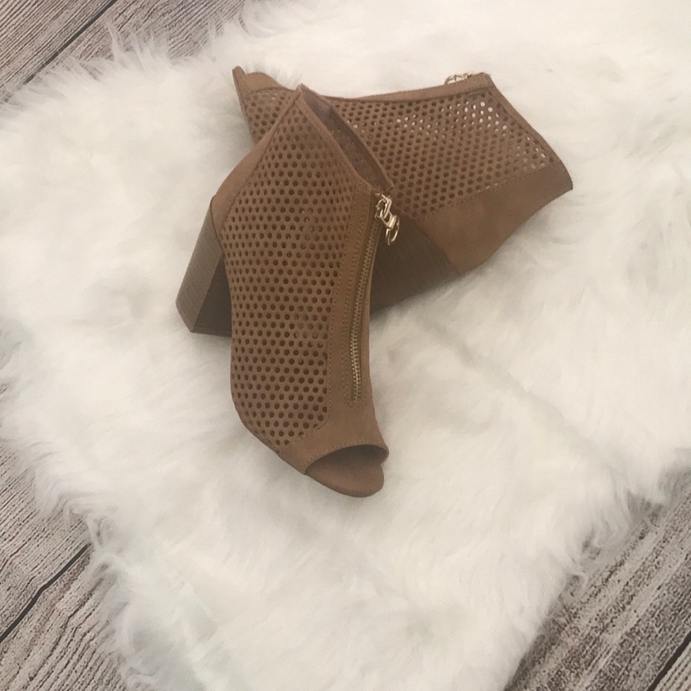NWT Cognac qupid zip front booties